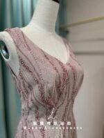 紅粉珠線肩袖高腰V領媽媽禮服