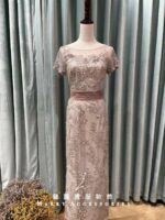 淡粉蕾絲收腰亮片珠花媽媽禮服