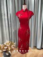 玫瑰紅緞面刺繡旗袍媽媽禮服