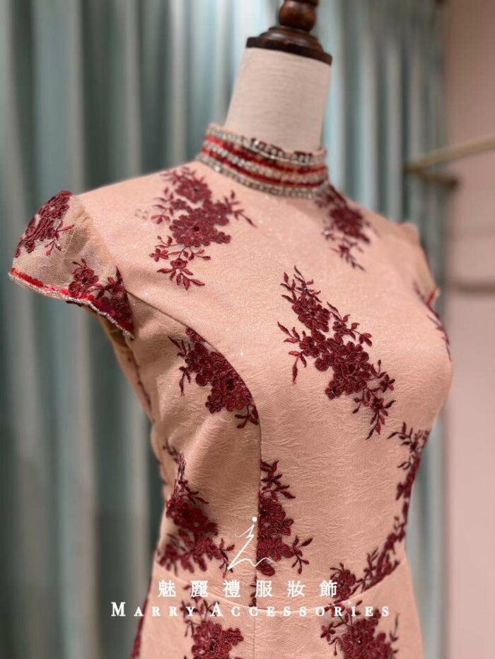 櫻花粉花葉刺繡旗袍媽媽禮服