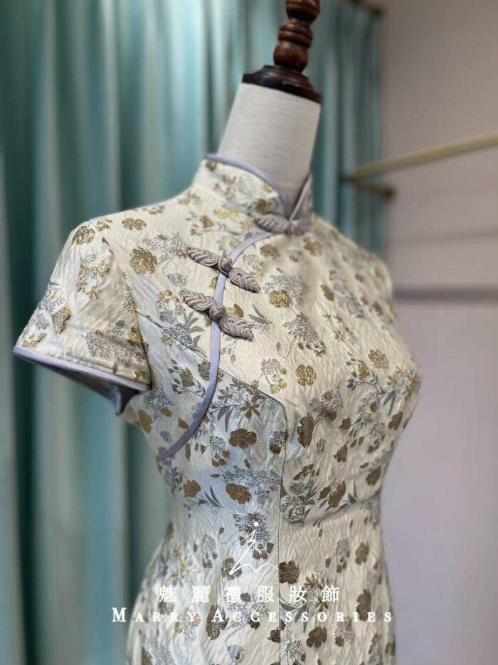 米黃碎花刺繡旗袍媽媽禮服