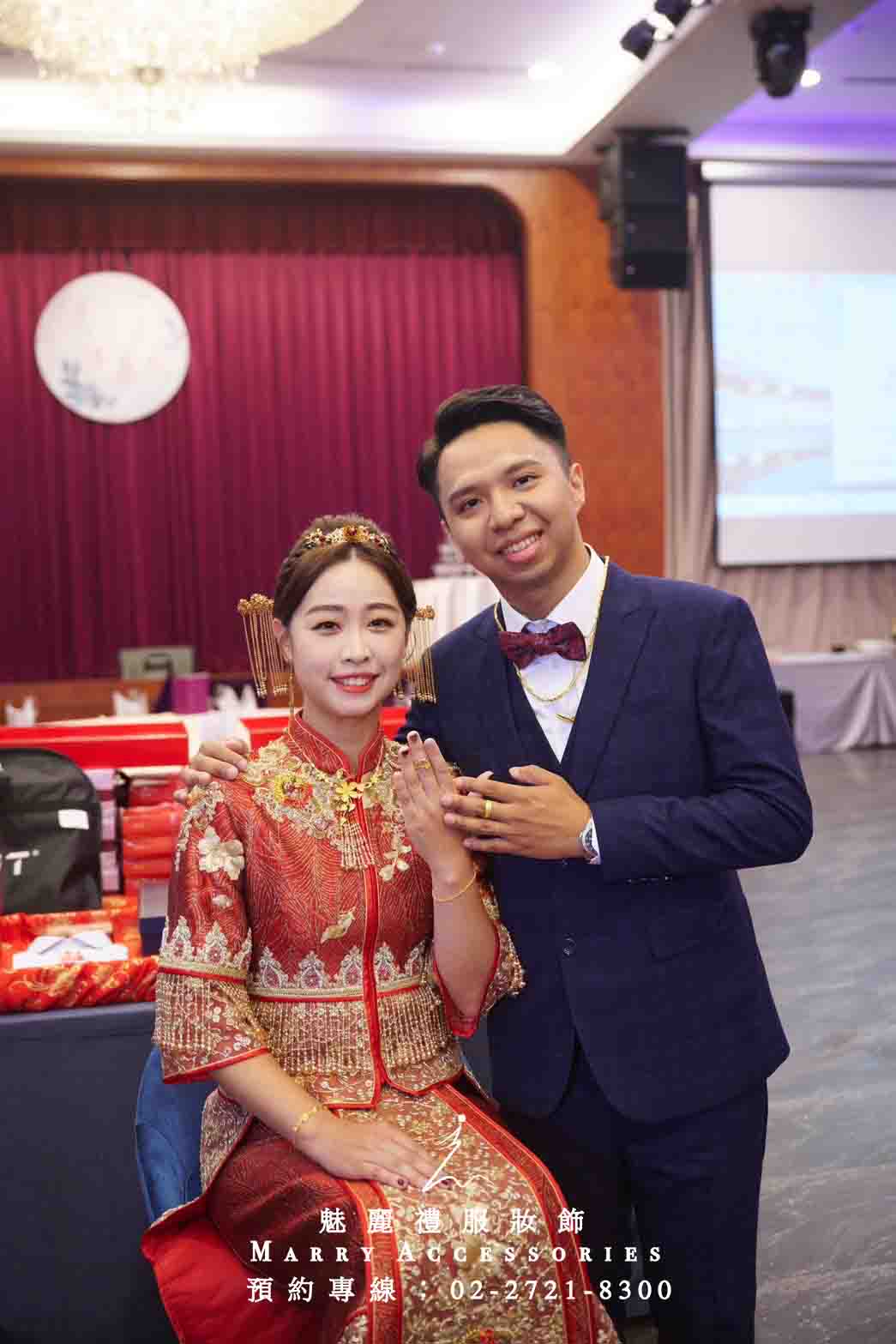 紅錦華章:華麗中式婚宴,紅色絲繡與金色元素相映成趣