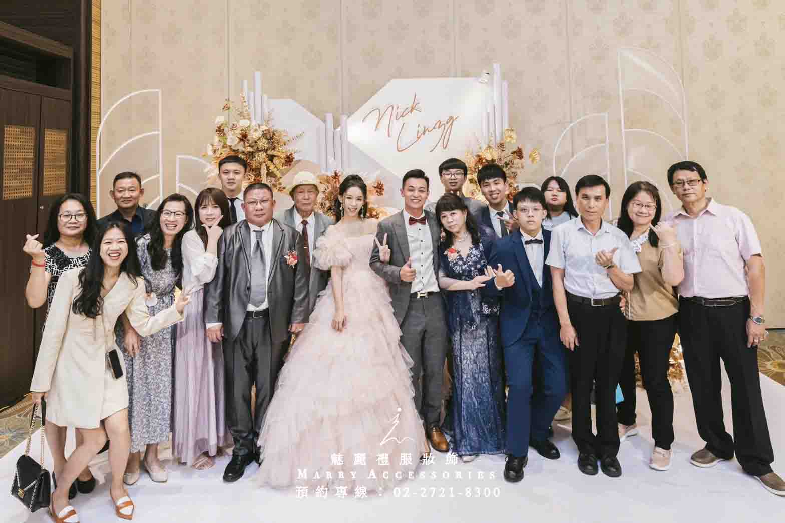 法式浪漫婚宴:蒲公英吊燈下的雪花與藏藍桃心之樂