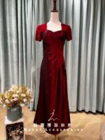 酒紅絲緞桃心V刺繡包肩媽媽禮服