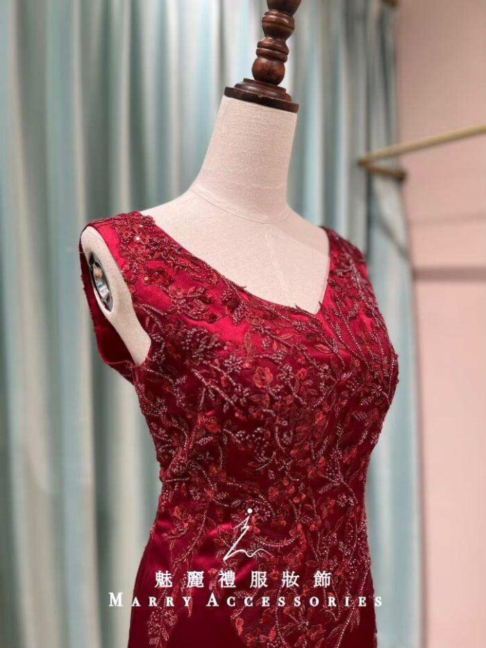 酒紅珠花絲綢緞面媽媽禮服