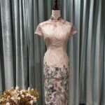 米白薰衣草蝴蝶刺繡短旗袍媽媽禮服