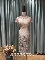 米白薰衣草蝴蝶刺繡短旗袍媽媽禮服