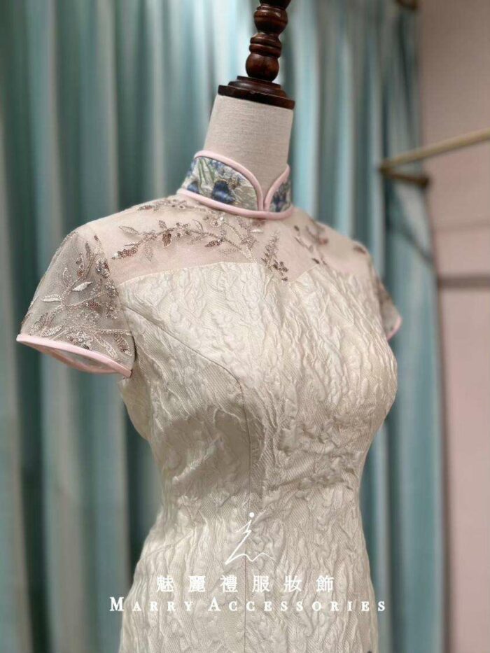 米白薰衣草蝴蝶刺繡短旗袍媽媽禮服