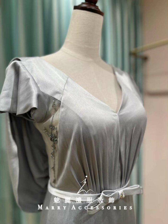 銀灰緞面披風蝴蝶結收腰媽媽禮服
