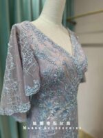 粉藍格紋刺繡細珠飄飄袖媽媽禮服