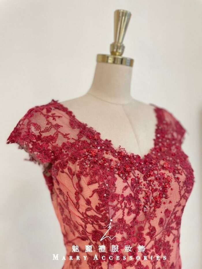 酒紅花葉刺繡縫珠V領禮服