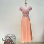 粉橘浮雕織花V領禮服