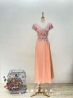 粉橘浮雕織花V領禮服