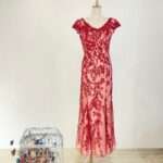 酒紅花葉刺繡縫珠V領禮服