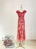 酒紅花葉刺繡縫珠V領禮服