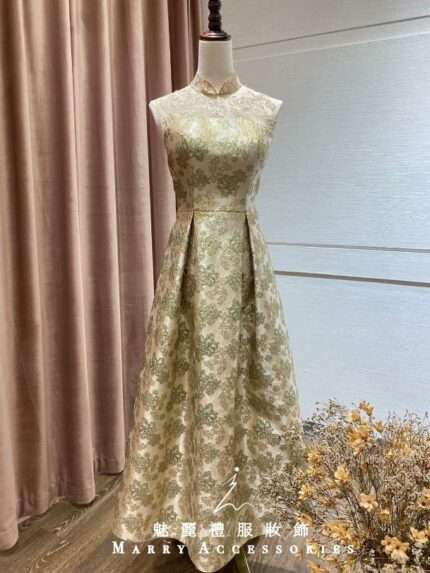 果綠花紋刺繡削肩高領台中媽媽禮服