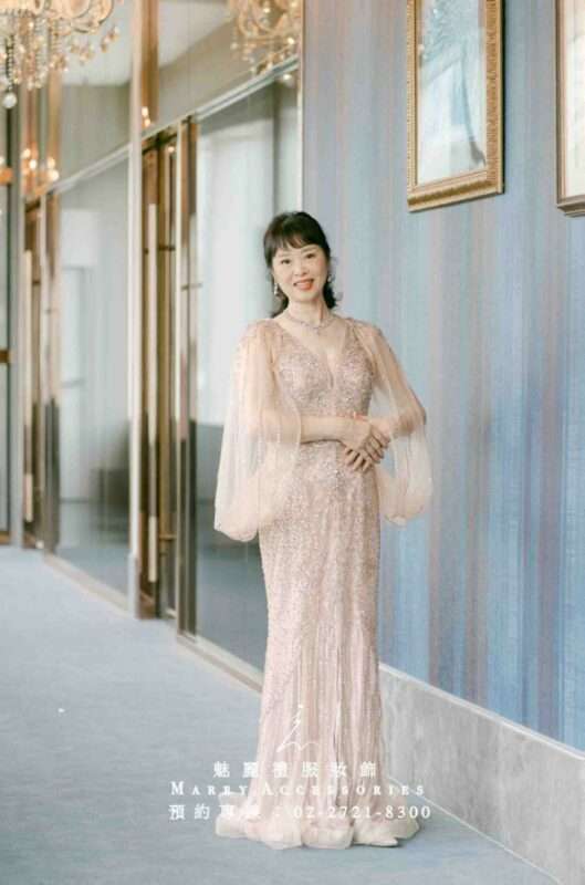 沙漏形身材媽媽必看：如何挑選突顯曲線的媽媽禮服款式