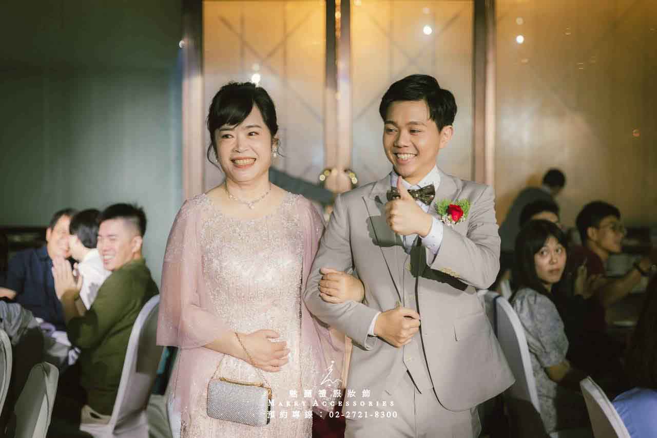 珍珠流線交織的櫻花粉婚宴：為浪漫故事增添華麗色彩
