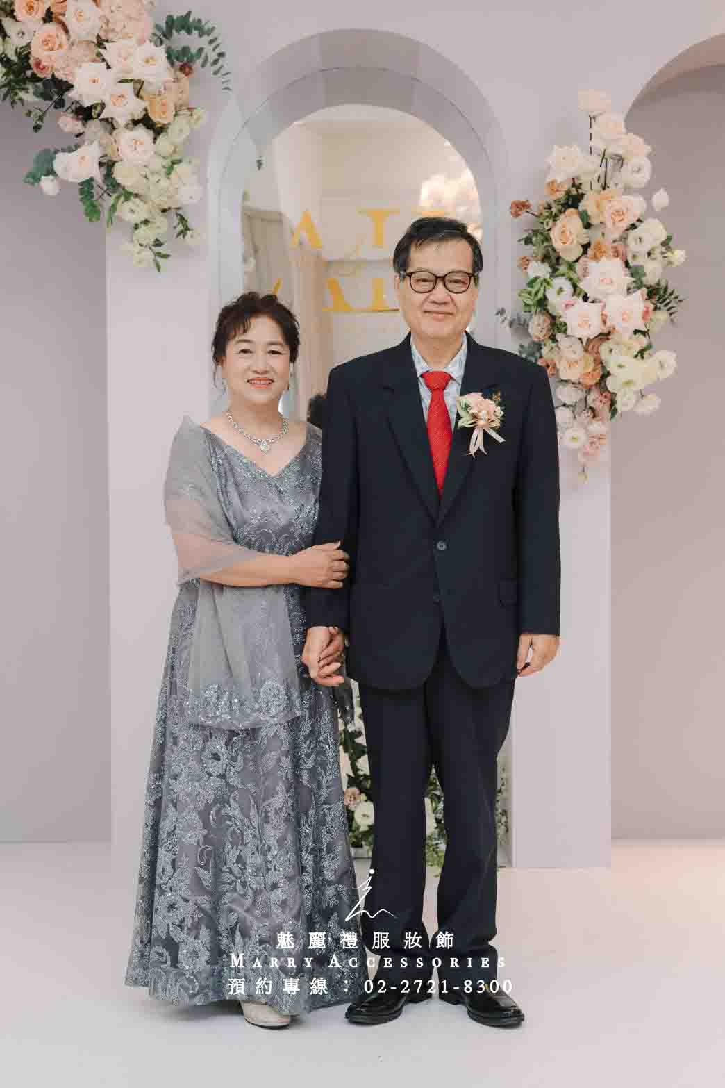 鐵灰色與鑲鑽收腰的高貴碰撞：銀蔥刺繡為婚宴帶來不凡風格