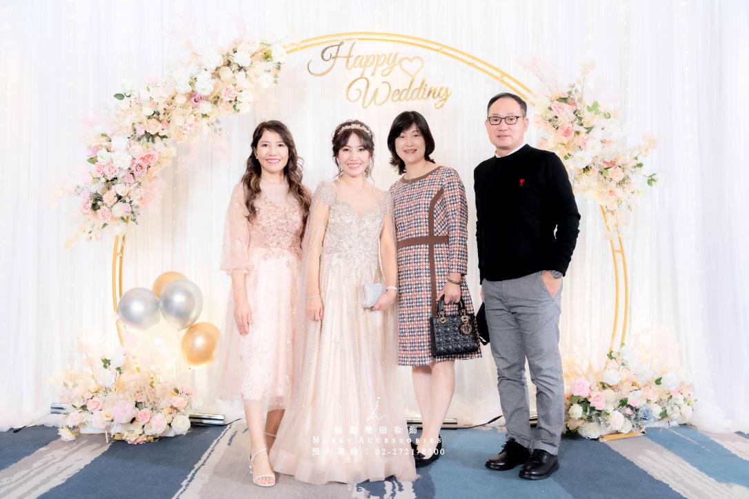 夢幻婚禮：粉膚色水晶鑽女神風水袖禮服引領婚宴時尚潮流