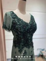 墨綠緹花圓珠亮紗V領禮服