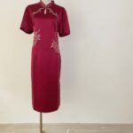 酒紅絲緞細珠花紋水滴洞禮服