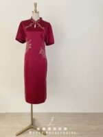 酒紅絲緞細珠花紋水滴洞禮服