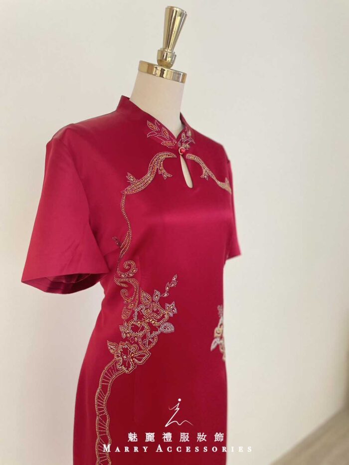 酒紅絲緞細珠花紋水滴洞禮服