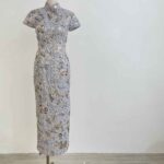 莫嵐迪灰立體金花刺繡旗袍