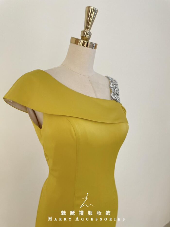 芥黃絲絨卡肩排鑽肩帶魚尾禮服