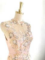 櫻花粉花葉亮片高領緞面禮服