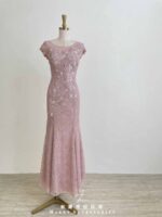 梅粉蕾絲織花刺繡魚尾禮服