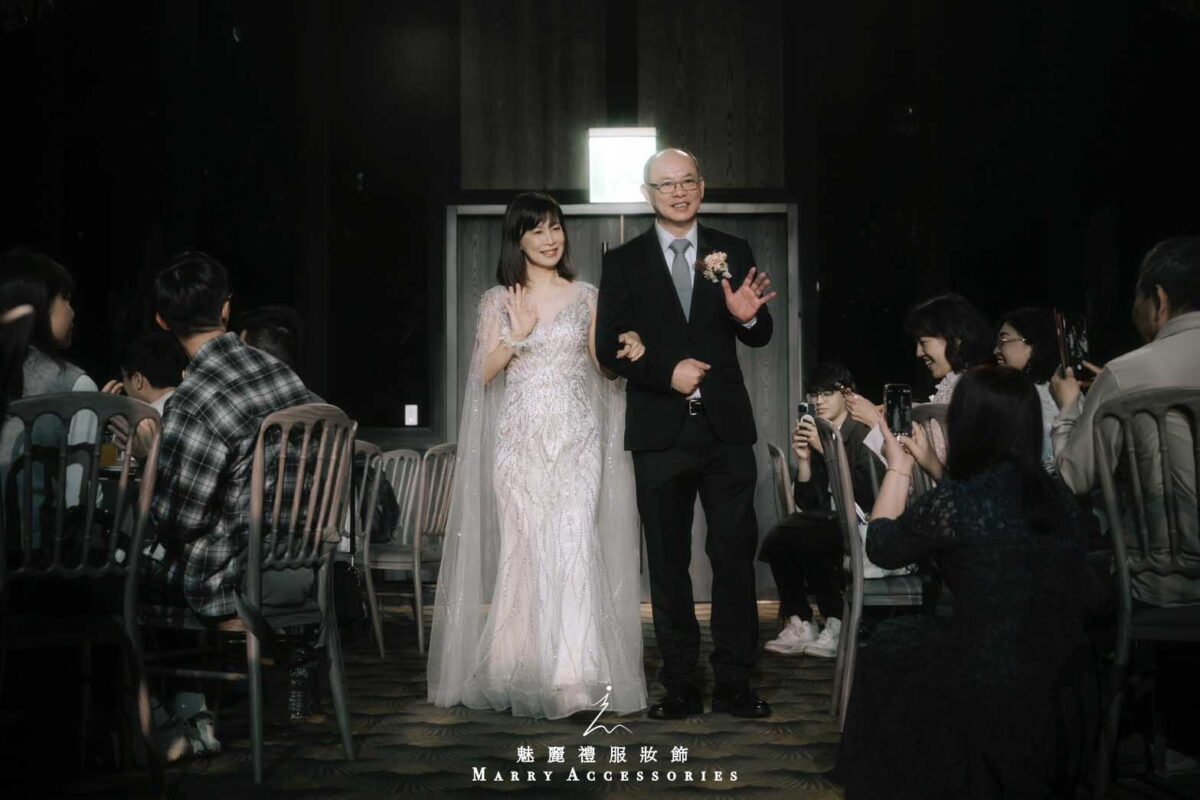 香檳金流轉之間,銀鑽如星塵鋪陳出一場記憶深刻的婚宴登場 香檳金流轉之間,銀鑽如星塵鋪陳出一場記憶深刻的婚宴登場