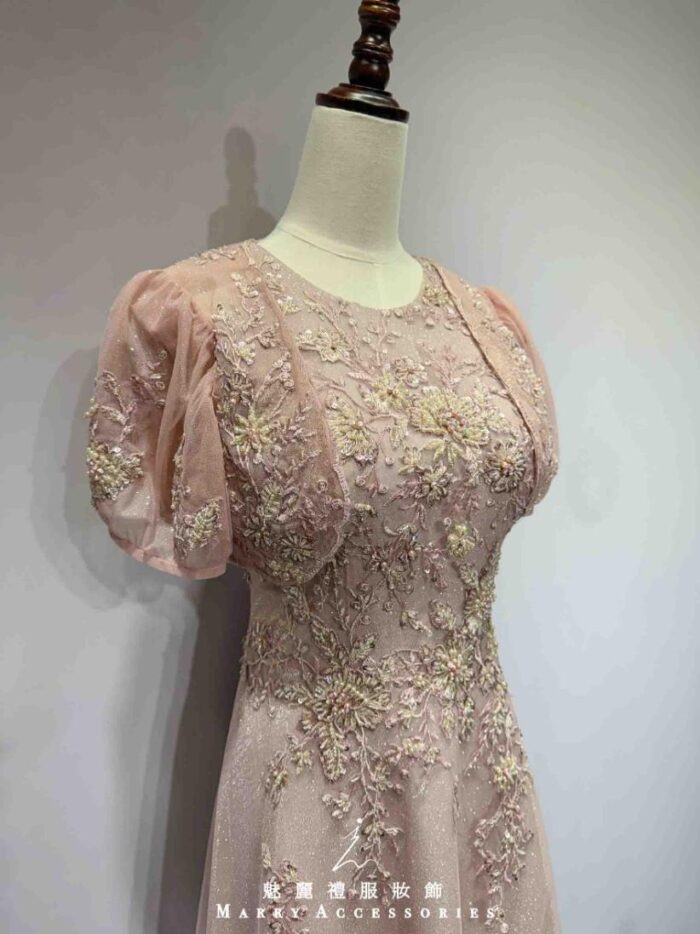 櫻花粉蕾絲織花亮紗公主袖禮服