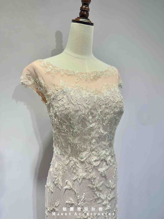 藕粉細珠立體蝴蝶花瓣禮服