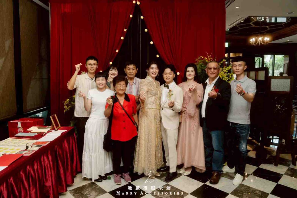 櫻花粉亮紗中綻放甜美曲線:縫珠花藤交織成婚宴最柔和的風景