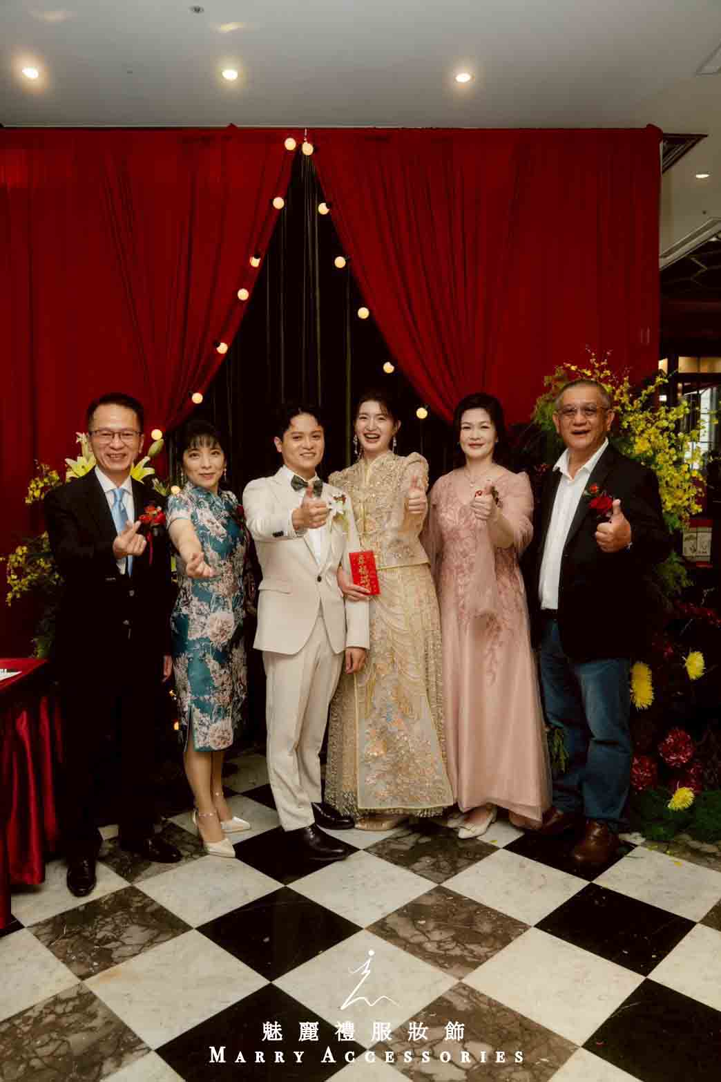 櫻花粉亮紗中綻放甜美曲線：縫珠花藤交織成婚宴最柔和的風景
