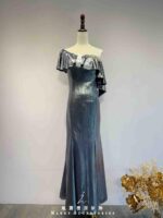 午夜藍反光皮革荷葉鑽花卡肩禮服