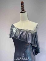 午夜藍反光皮革荷葉鑽花卡肩禮服