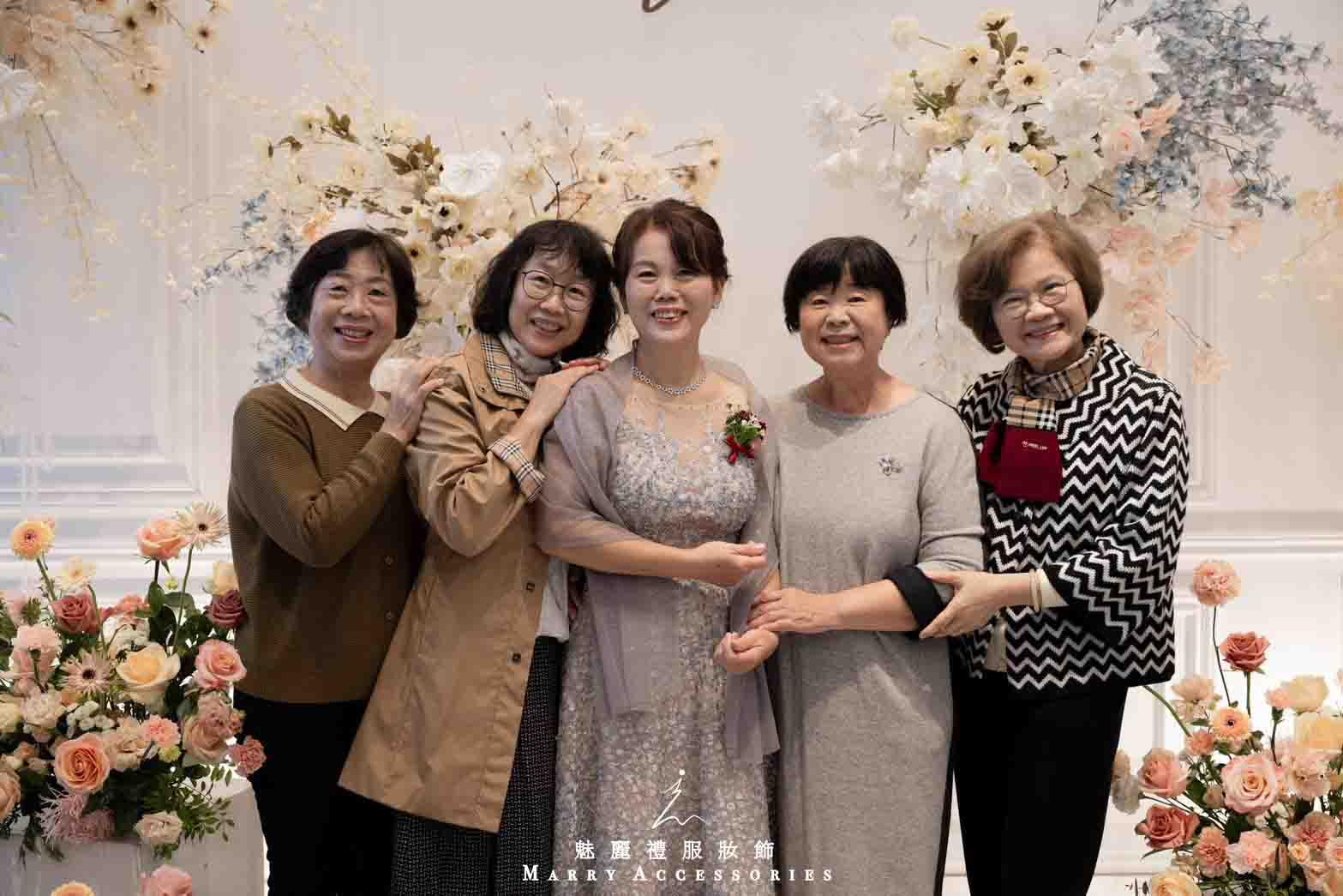米色輕語,水藍低語:碎鑽與花飾雕刻成婚禮中最純粹的畫面
