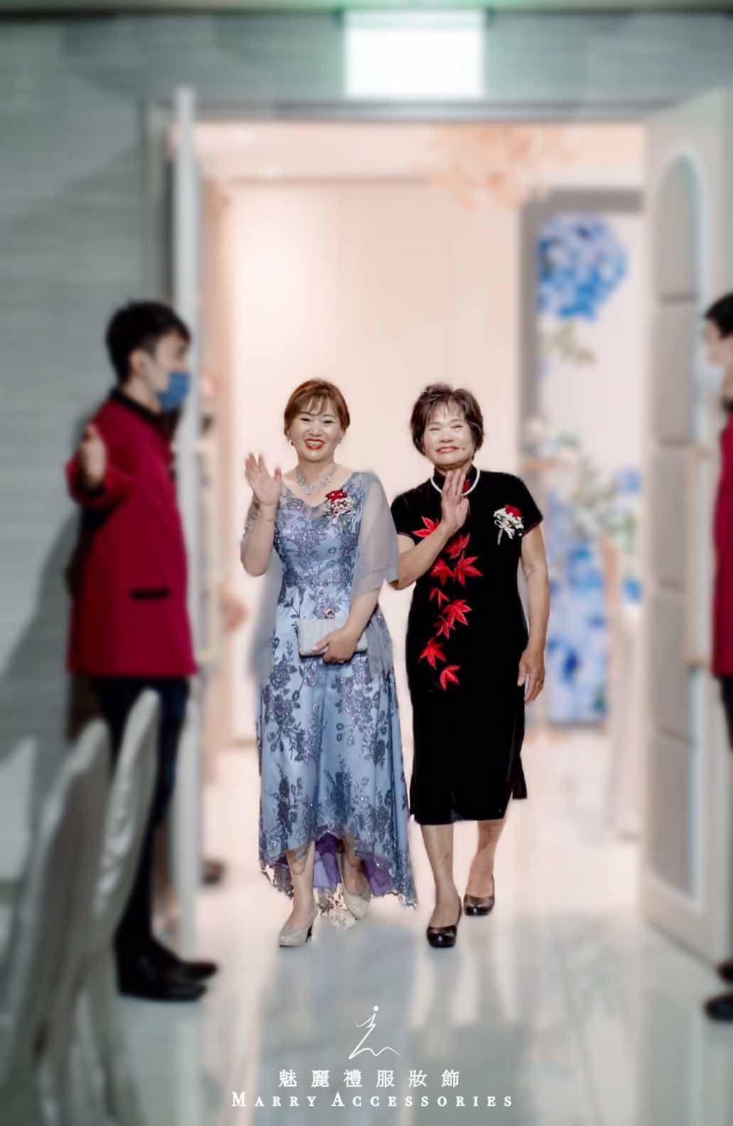 莫嵐迪藍灰禮服中的星光低語｜緞面質感與花葉刺繡共織婚禮綺想
